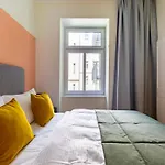 numa I Strauss Apartments